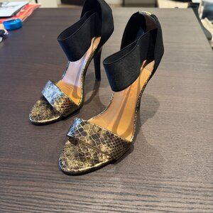 Michael Kors High Heel Gold Snake Print (Size 5)
